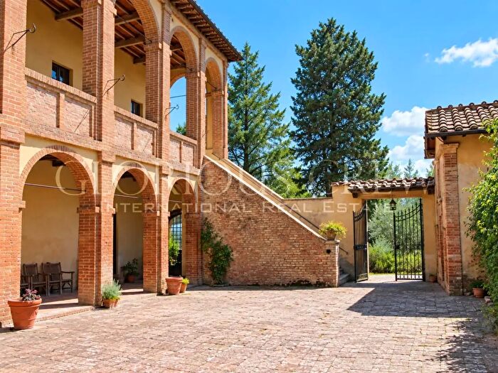 Casa con 10 locali in vendita in Via delle Ginestre, Siena