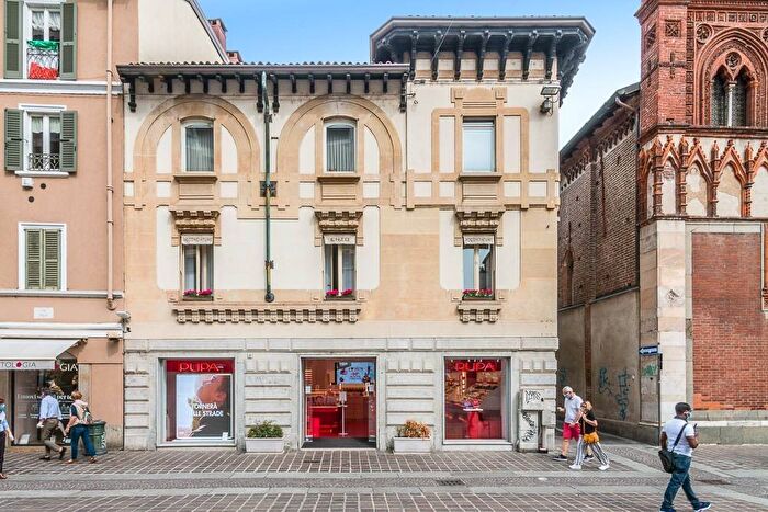 Appartamento trilocale in affitto in Vicolo Ambrogiolo, Centro Storico, Monza