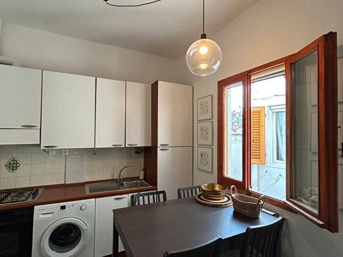 Appartamento trilocale in affitto in Via di Santa Lucia, Borgo Ognissanti Il Prato, Firenze