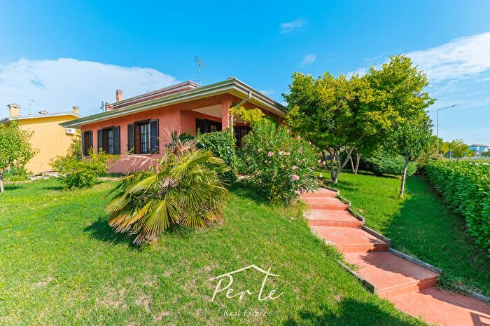 Casa con 5 locali in vendita in Via Giulio Pastore, Curtatone