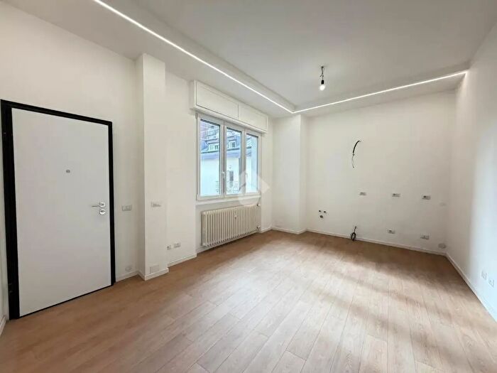 Appartamento trilocale in vendita in Via Ballerini, Seregno