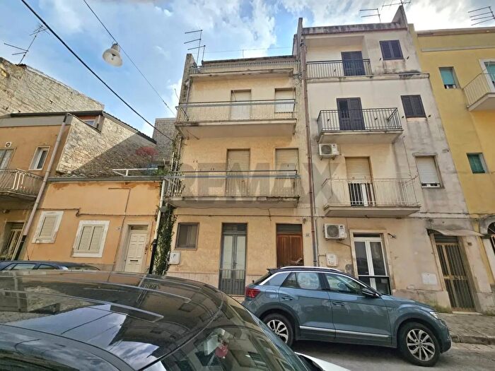 Casa con 7 locali in vendita in Via Paolo Leni Spadafora, Ragusa