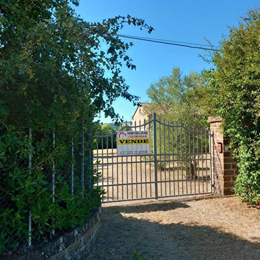 Casa con 6 locali in vendita in Osimo