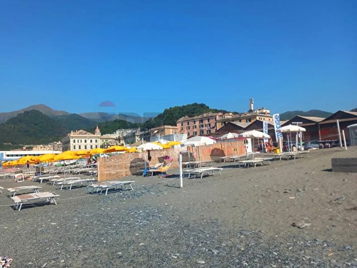 Appartamento trilocale in vendita in Via SantAmbrogio di Voltri, Genova