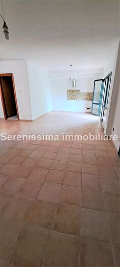 Appartamento con 6 locali in vendita in Montecalvo In Foglia