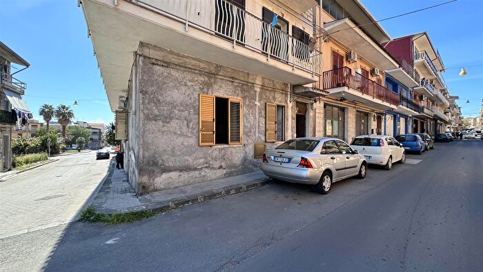 Appartamento con 6 locali in vendita in Via Messina, Scordia