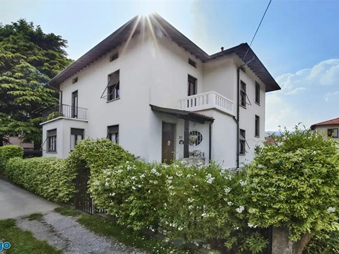 Casa con 7 locali in vendita in Piazza Sacro Cuore C, Mandello Del Lario
