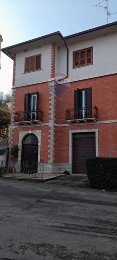 Casa con 8 locali in vendita in Paupisi