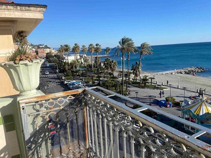 Appartamento trilocale in affitto in VIA COLOMBO, Centro, Varazze