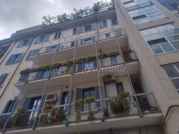 Appartamento trilocale in affitto in Via Ariberto, Corso Genova, Milano