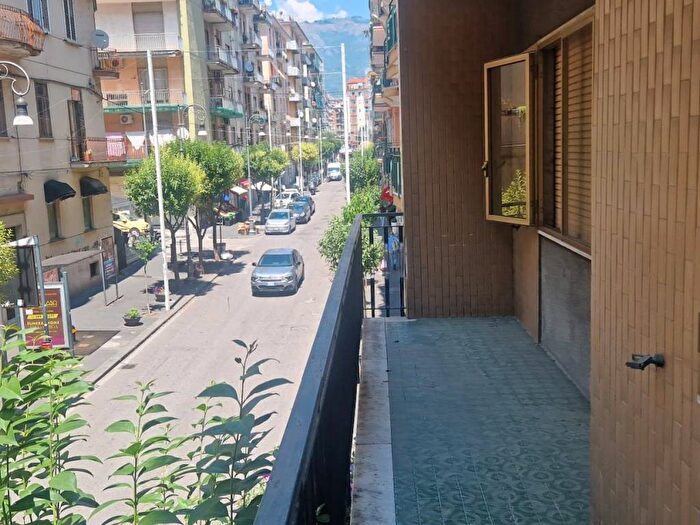 Appartamento con 5 locali in affitto in Via del Carmine, Carmine, Salerno