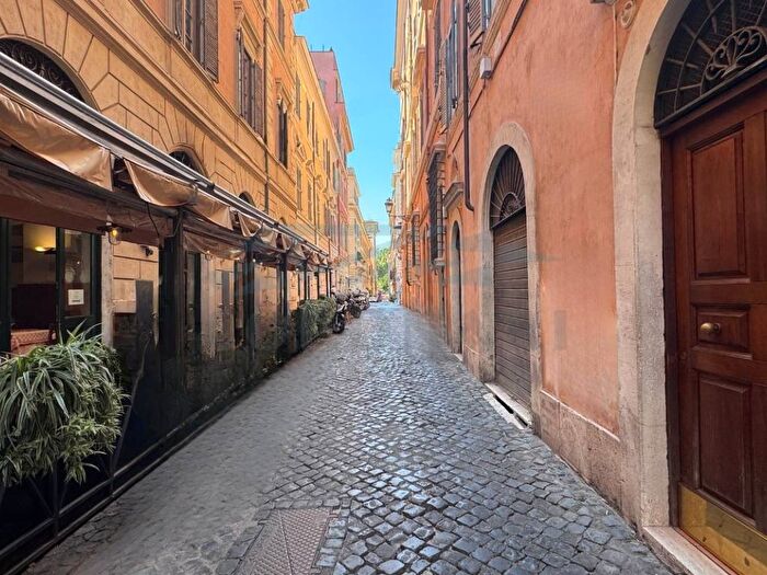 Casa in vendita in Via dell'Arancio, Montecitorio, Roma