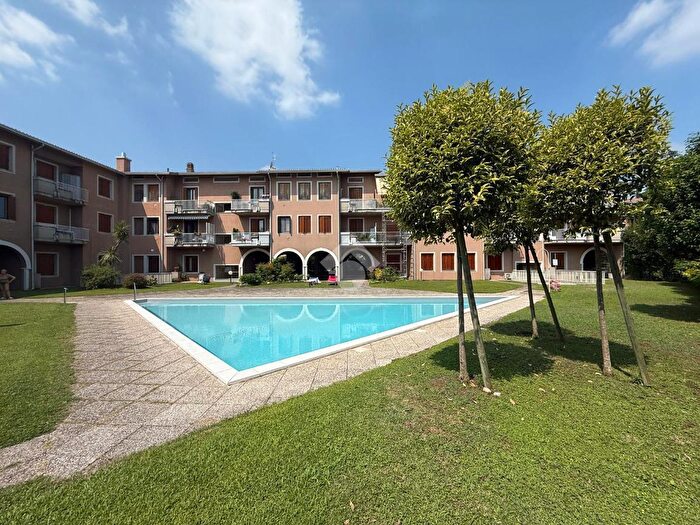 Appartamento trilocale in vendita in Desenzano Del Garda