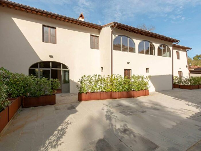 Appartamento quadrilocale in affitto in Viale Michelangiolo, Michelangelo Poggio Imperiale, Firenze