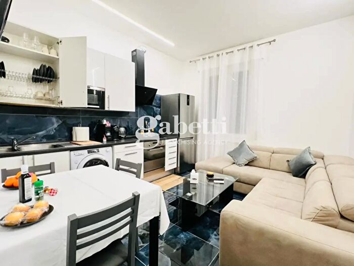 Appartamento trilocale in vendita in Via Toscana, Bologna