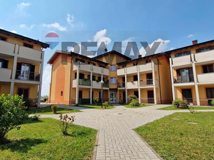 Appartamento bilocale in vendita in Via Perlasca, Vellezzo Bellini