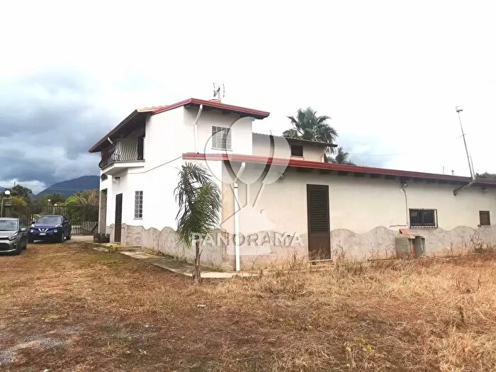 Casa con 8 locali in vendita in Vivaio Villa Fiorita di Inghilleri Bernardo amp Figli, Partinico