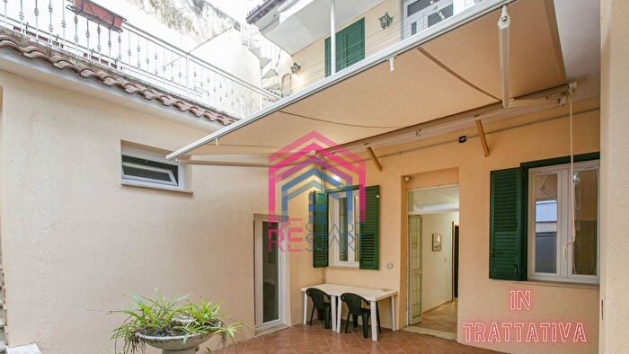 Appartamento con 8 locali in vendita in Via IV Novembre, Nettuno