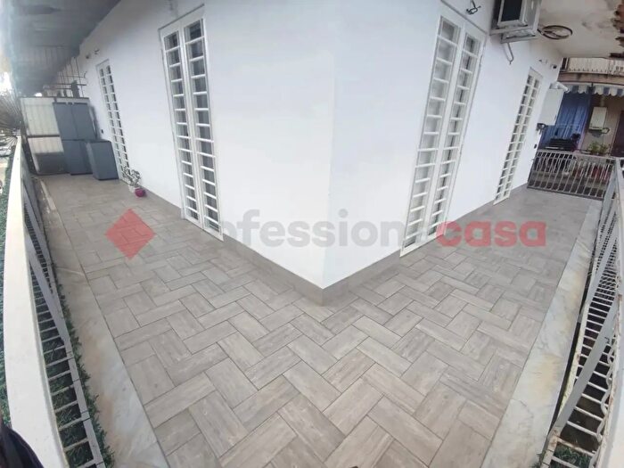 Appartamento trilocale in vendita in Via Rigoletto, Napoli