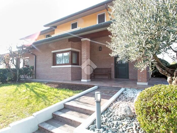 Casa quadrilocale in vendita in Via Dante Alighieri, Caldogno