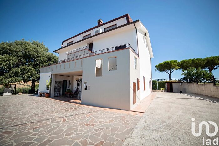 Casa con 14 locali in vendita in Strada del Morignano, Senigallia