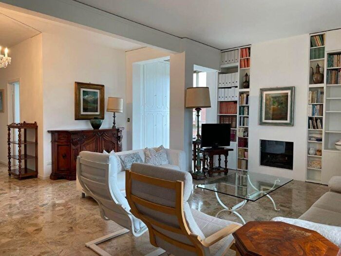 Appartamento con 8 locali in vendita in Firenze