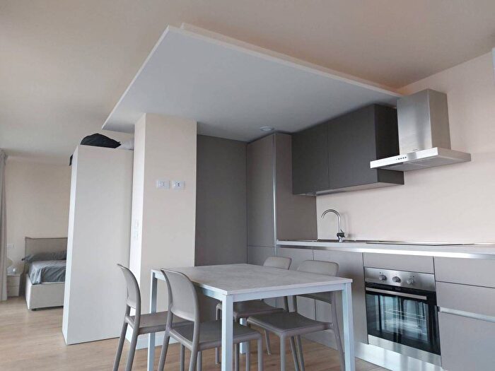 Appartamento bilocale in affitto in Via delle Forze Armate, Primaticcio, Milano