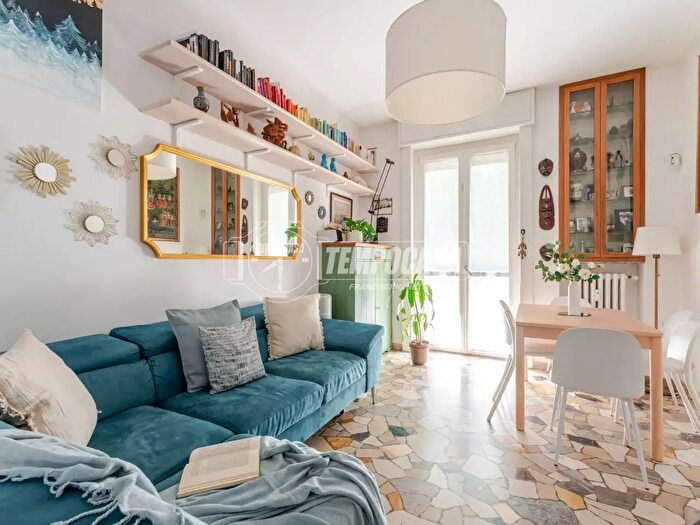 Appartamento trilocale in vendita in Via delle Gardenie, Milano