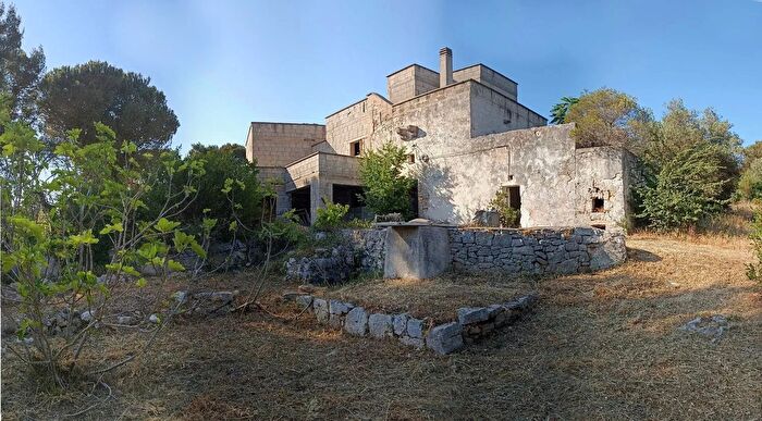 Casa con 9 locali in vendita in Fasano