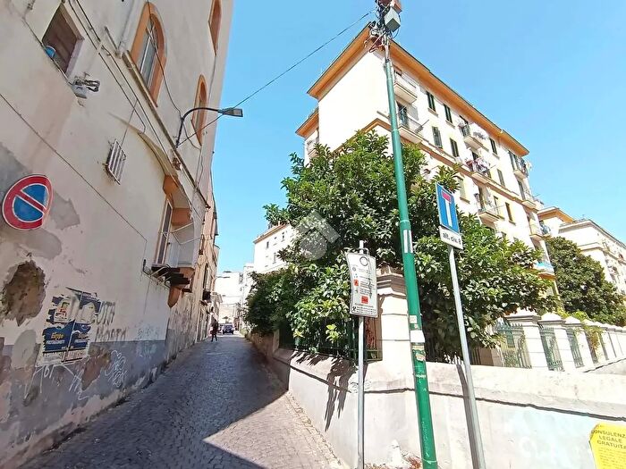 Appartamento trilocale in vendita in Vico Trone, Napoli