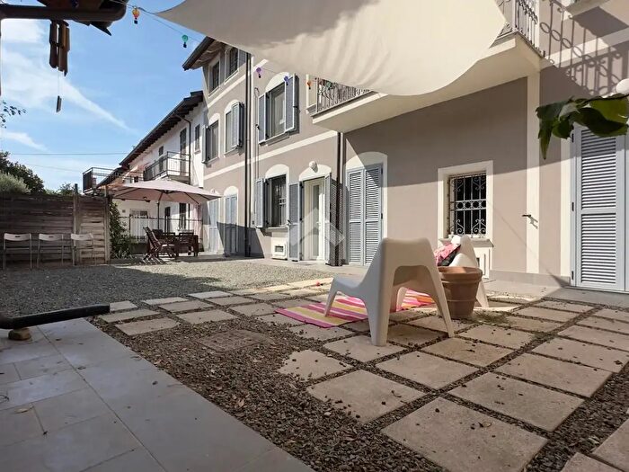 Casa con 8 locali in vendita in Via Tortona, Pozzolo Formigaro