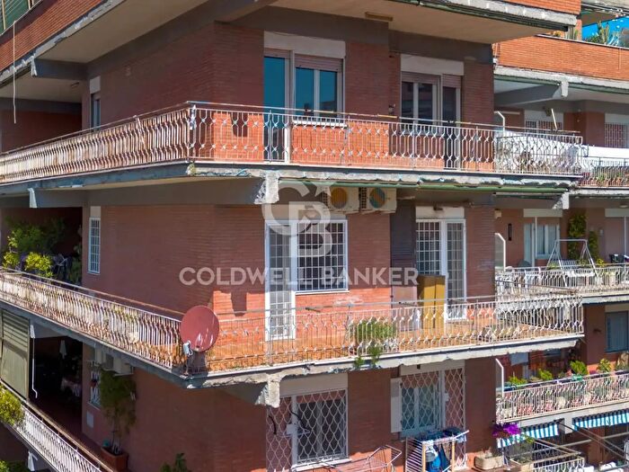 Appartamento trilocale in vendita in Via Giovanni Battisti Giusleni, Roma