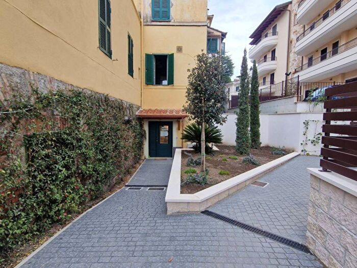 Appartamento trilocale in affitto in Viale Vittorio Veneto, Squarciarelli Casalaccio Pratone, Grottaferrata