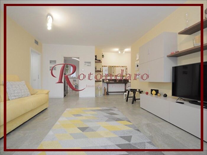 Appartamento trilocale in vendita in Via Giorgio Amendola, Rozzano