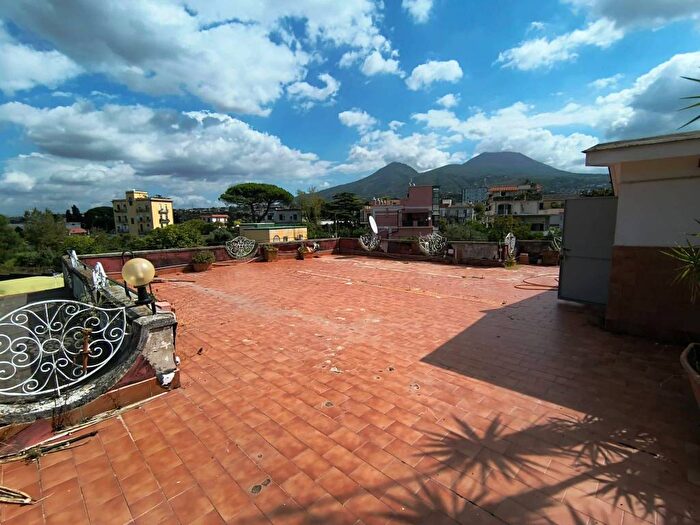 Appartamento quadrilocale in vendita in Via Campitelli, Portici