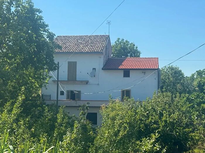 Casa con 10 locali in vendita in Torricchio, Tornareccio