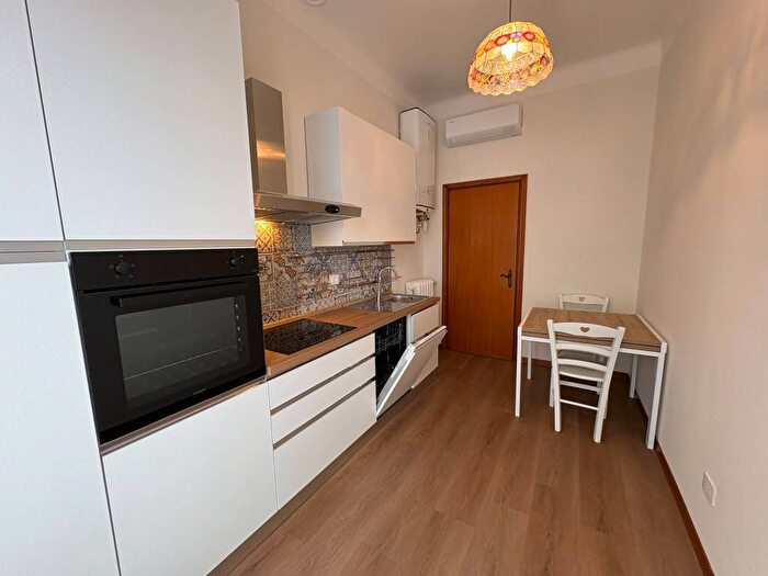 Appartamento bilocale in affitto in Via Marco Polo, Porta Nuova, Milano