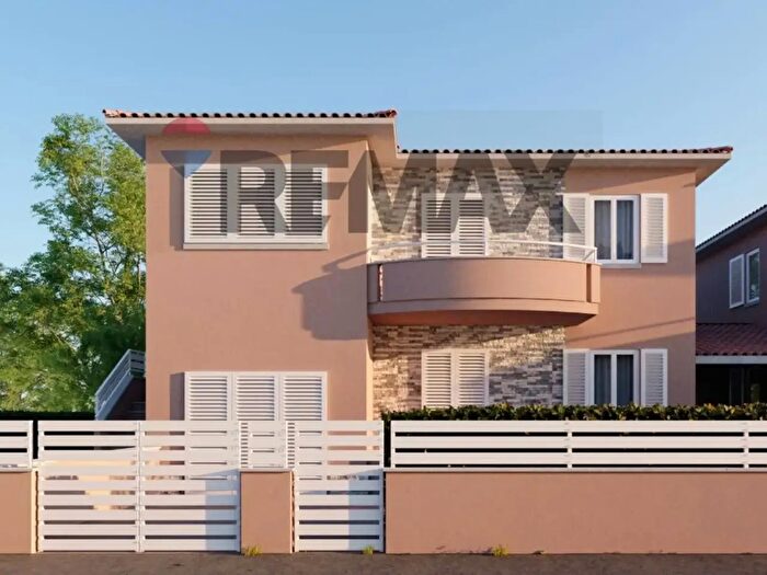 Casa con 5 locali in vendita in Cecina