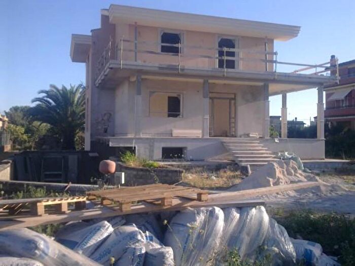 Casa con 6 locali in vendita in Via Etna, Aprilia