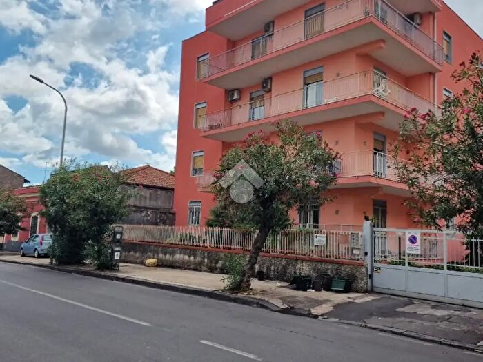 Appartamento trilocale in vendita in Via Vittorio Emanuele, Viagrande
