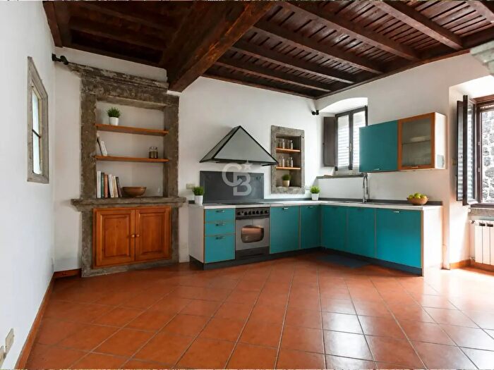 Appartamento trilocale in vendita in Via Malatesta, Viterbo