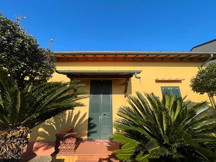 Casa con 6 locali in vendita in Pietrasanta
