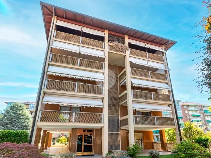 Appartamento con 5 locali in vendita in Via Petrarca, Collegno