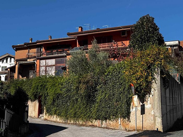 Casa con 8 locali in vendita in Via Colleprata, Alatri