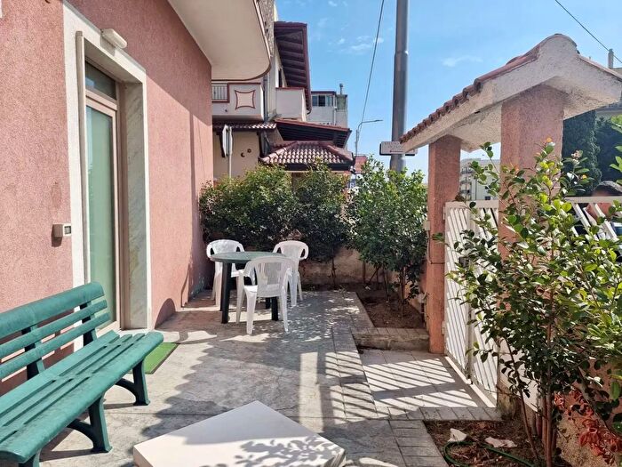 Appartamento con 5 locali in vendita in Viale Crotone, Catanzaro