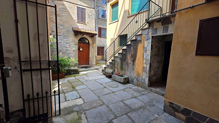 Appartamento quadrilocale in vendita in Via Marconi, Moltrasio