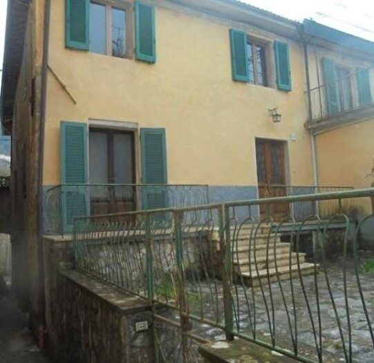 Appartamento con 6 locali in vendita in Gallicano