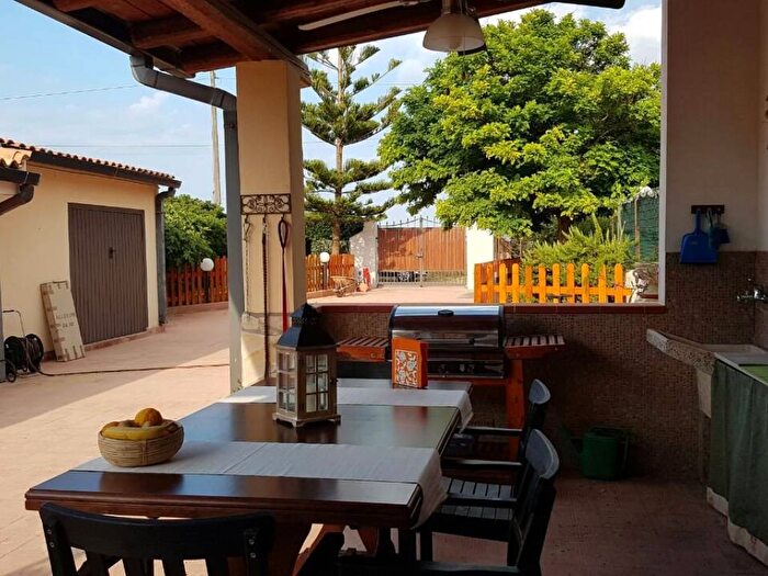 Casa trilocale in affitto in Via Mar di Giava, Fontane Bianche, Siracusa