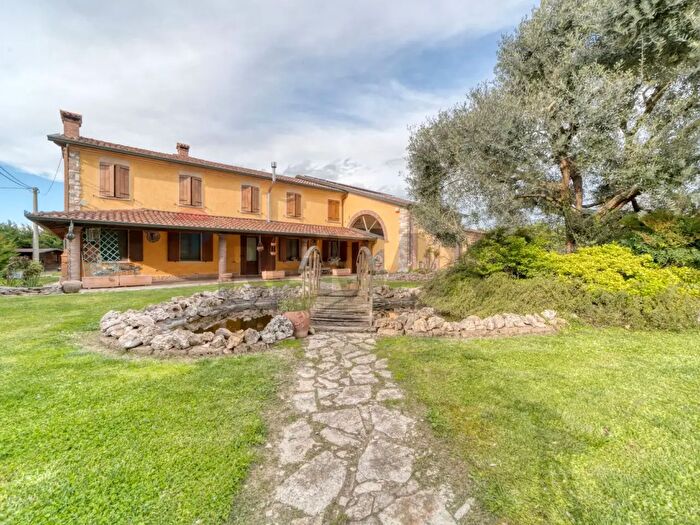 Casa con 12 locali in vendita in Via Pagana, Melara