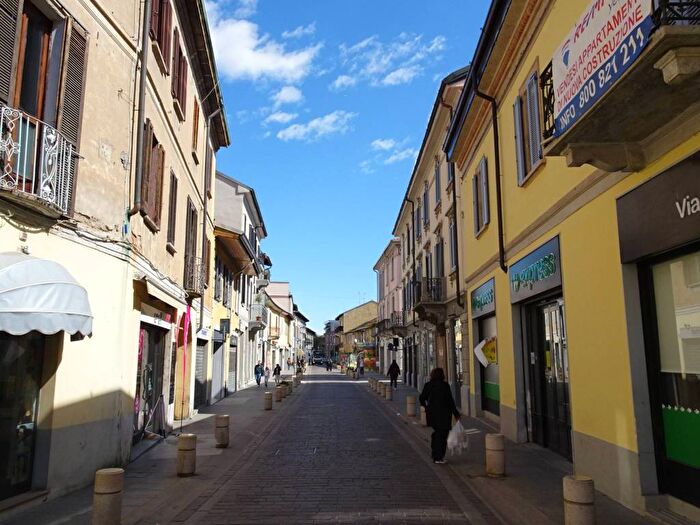 Appartamento trilocale in affitto in Via Pomé, Centro, Rho